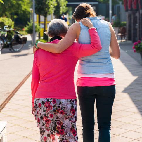 Toch zijn dit de dingen die wij de bewoners met dementie van Hogewey en Oversingel zo graag gunnen. Het zijn immers de leuke dingen van het leven.