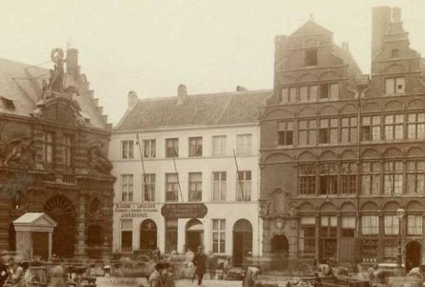 Deze was dringend aan uitbreiding toe en werd uitgebreid (zie vlgd dia) achter de huizen van het Veerleplein (Rekelingenstraat).