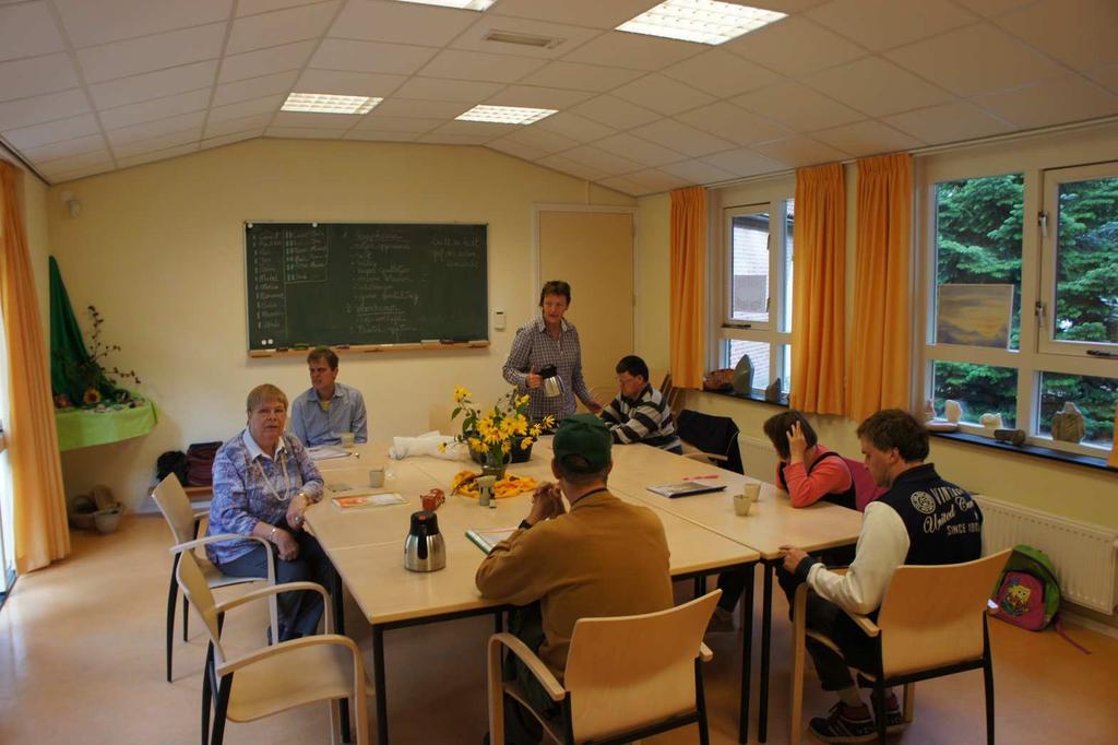 Zelfzorg en gezondheid cursus 6a Periode 2 8 lessen */**/*** Tijdens deze cursus gaan we het hebben over GEZOND LEVEN. Over jezelf goed verzorgen. Over het eten. Over het bewegen. Over het ontspannen.