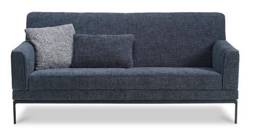 GLOVE PURE DESIGN/CHRISTOPHE GIRAUD De stijlvolle sofa Glove dankt zijn succes aan ontwerper Christophe Giraud die destijds voor JORI een ultracomfortabele sofa met een unieke armleggermechaniek uit