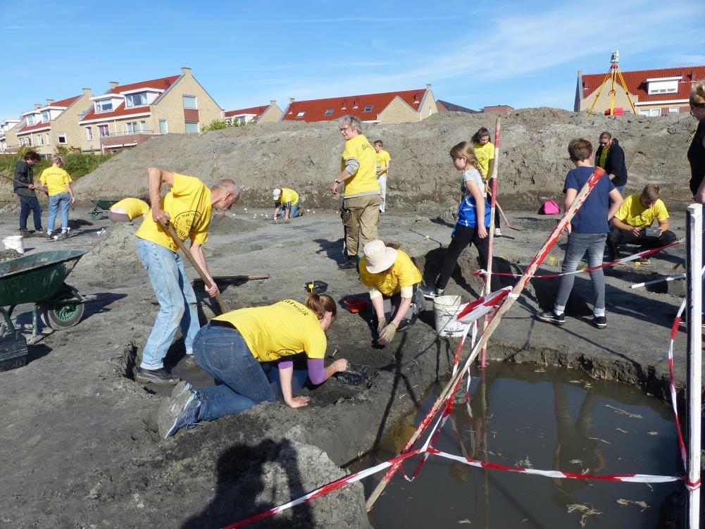 AWN-ARCHEOLOGIE-ACTUALITEIT De opgraving in Katwijk-Zanderij fase 9 loopt prima, dankzij de inzet van AWN ers van zowel afdeling Rijnstreek als andere afdelingen, veel studenten archeologie en