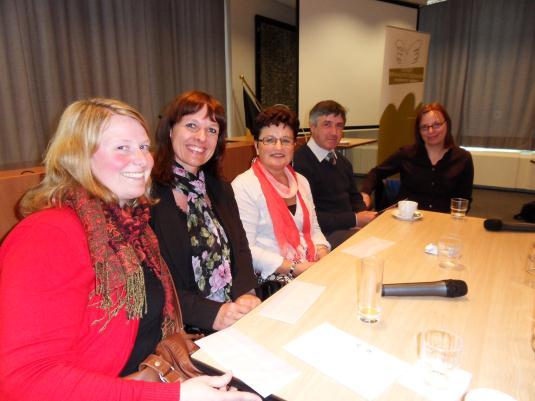 8.3 Broodje Divers Op 4 juni 2012 lanceerde de dienst Emancipatiezaken Broodje Divers, een reeks van laagdrempelige lunchbijeenkomsten waarop ervaringsdeskundigen van de Vlaamse overheid (meestal