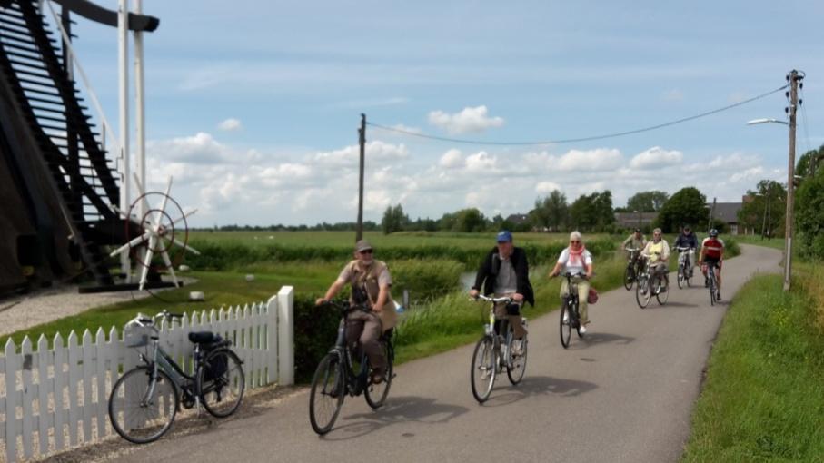 Dit was mei 2019 In deze rubriek blikken we terug op de voorbije maand in woord en beeld Zondag 9 juni 2019: Fietstocht Vinkeveen (7 dln) Een fietstocht plannen is gemakkelijk.