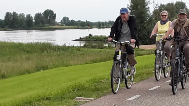 Onderweg was de gids gelukkig met de waarneming van een Zwartkopmeeuw. Oudewater was een typisch oud Hollands dorpje met heel wat oude gebouwen. Het was er tevens druk maar gezellig.