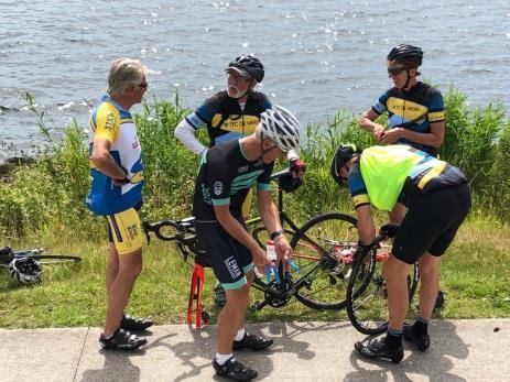 Zweet, Water, Warmte! door Mirjam van der Spek Dinsdag 25 juni was een fantastische zomerse dag om een lekker stukje te gaan fietsen, bijna 190 km, als voorbereiding op een rondje IJsselmeer.