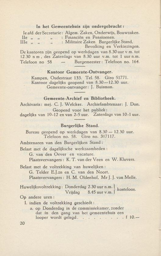 In het Gemecntehuis zijn onderqebracht t Ie afd der Secretarie: Algem. Zaken. Onderwijs, Bouwzaken. lie.. Fmancien en Pensioenen. liie.. Militaire Zaken. Burgerlijke Stand. Bevolking en Verkiezingen.