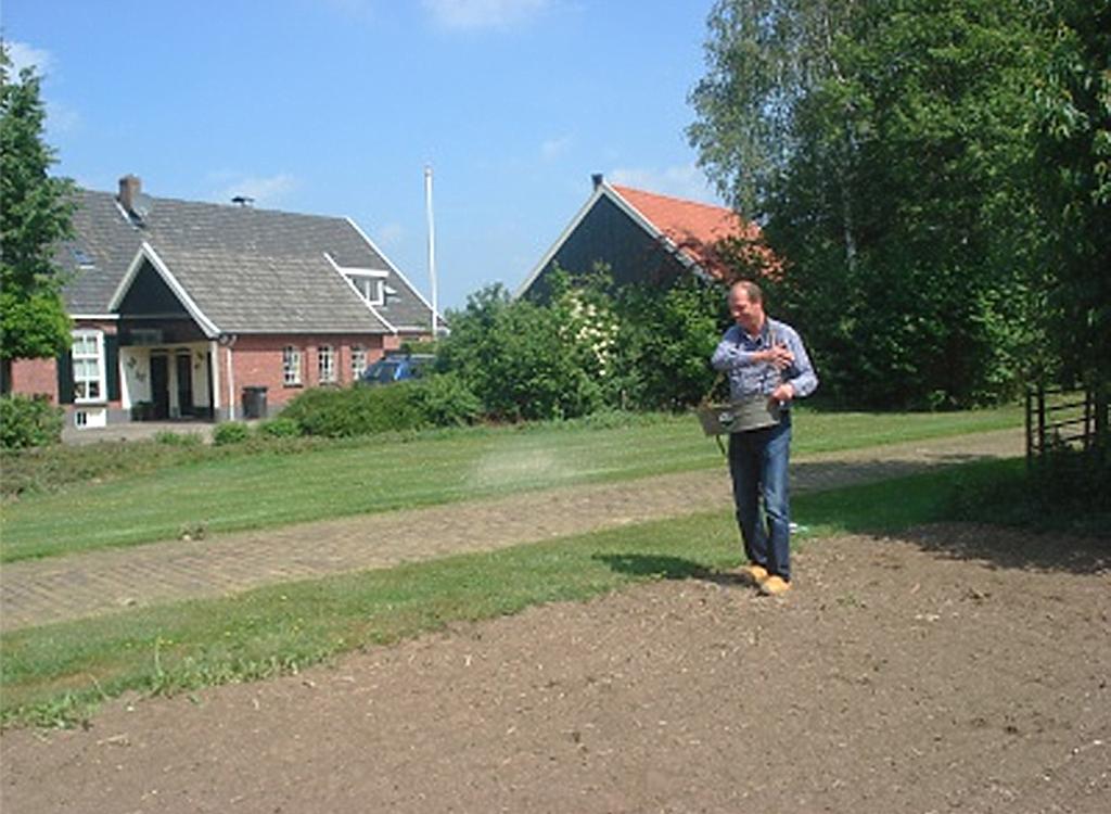 Akkerrandenproject Aalten In 2014 werd 18640m 2 akkerrand ingezaaid met een bloemrijk zadenmengsel, verdeeld over 26 deelnemers. De randen lagen verspreid in de gemeente.