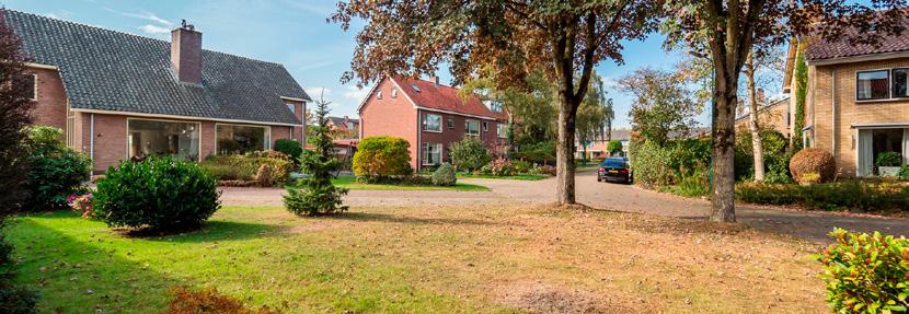 Rustig wonen in semi-bungalow met garage Aspergelaan 15 AMERONGEN Indeling Begane grond: binnenkomst in hal met meterkast, trapopgang en toegang naar woonkamer en keuken.