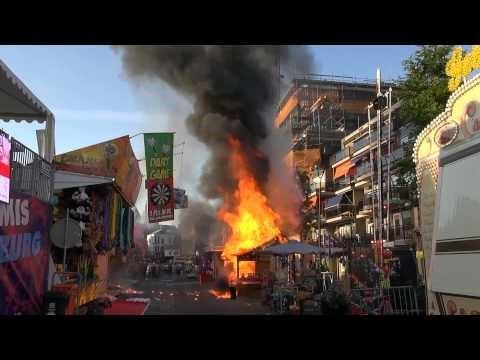 Inplanting van het event Basisregels: - Afstand tussen de inrichting met brandrisico en een gebouw is minimaal 4m - uitzondering 1: bij volle gevel 1m - uitzondering 2: toestemming eigenaar