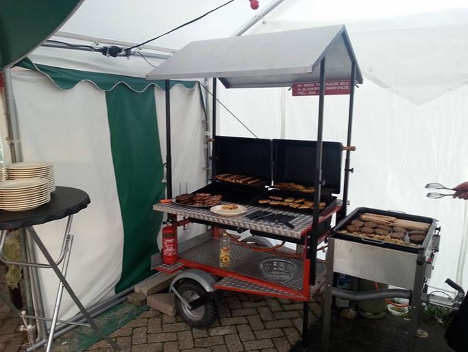 BBQ koken/bakken/braden - frituren Basisregels: - Gebruik steeds gekeurd materiaal die geplaatst is volgens de regels van goed vakmanschap - Plaats de toestellen op een harde stabiele ondergrond -