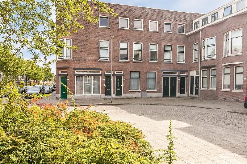 Referentieobject 2 Beverstraat 141 A 3074 SJ Rotterdam Transactiegegevens: Verkoopprijs: 110.000,- Verkoopdatum: 5 januari 2018 Gecorrigeerde verkoopprijs: 112.