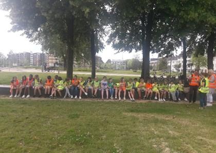 ECO-TEAM EN LEERLINGENRAAD - Uitstapje Op vrijdag 14 juni maakte het Eco-team samen met de leerlingenraad een uitstapje. We fietsten naar een park aan de groene loper.