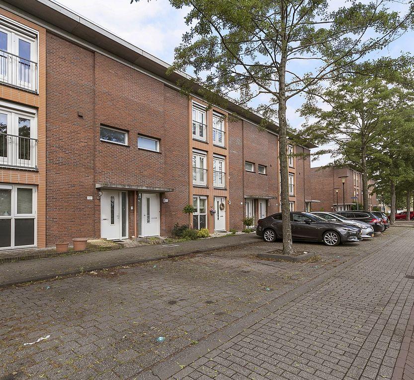 Kenmerken & specificaties Bouwjaar: Soort: Kamers: Inhoud: