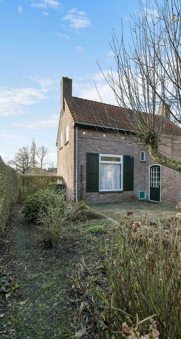 15 franksweegersmakelaardij.nl Tuin & Locatie Tuin Het traditioneel gebouwde, charmante vrijstaande woonhuis ligt op een fraai perceel van ca. 1.765 m2.