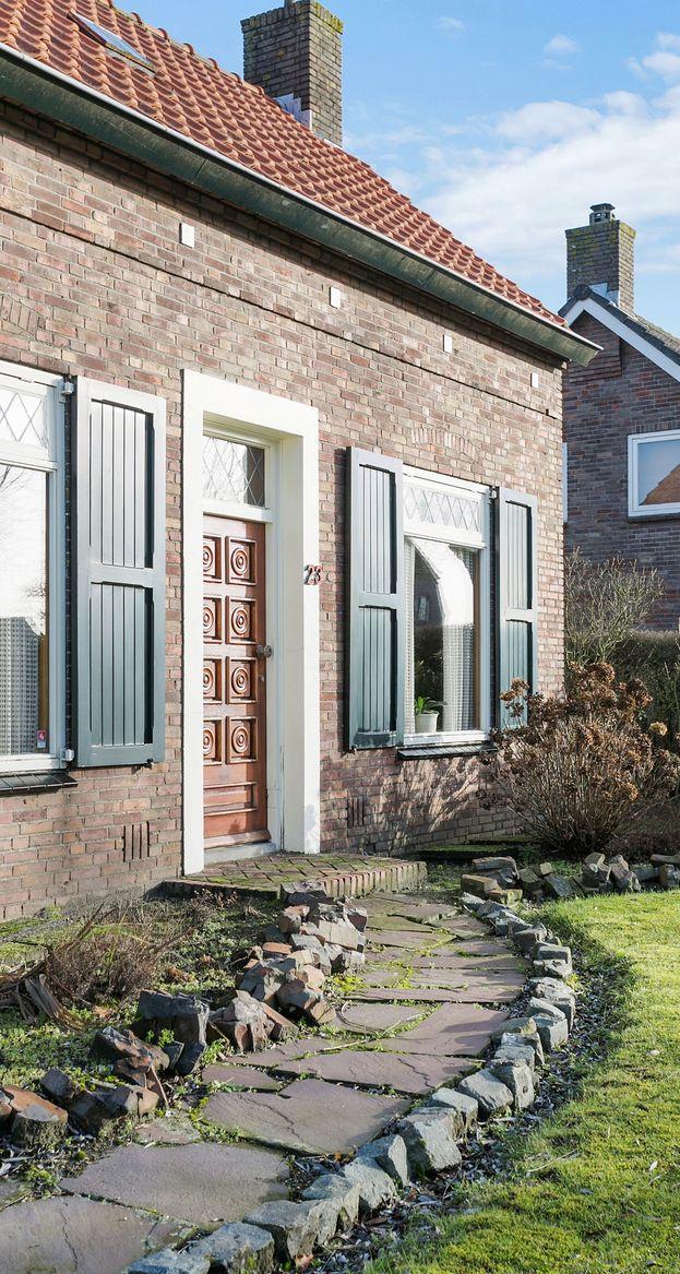 4 franksweegersmakelaardij.nl Beschrijving Het charmante vrijstaande woonhuis (ged. uitgebouwd) met een royale garage c.q.