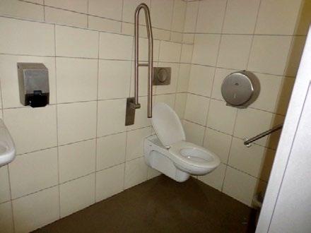 de toiletruimte 115 cm c Opstelruimte voor het toilet