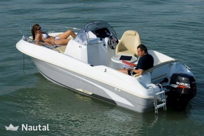 De boten worden motorisch aangedreven door een ofwel een buitenboord motor of een die is verwerkt in de boot zelf.