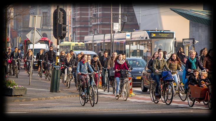 De bereikbaarheidsmaatregelen worden in samenhang afgewogen om niet de modaliteit, maar de mobiliteit (de reis van deur tot deur) centraal te stellen.