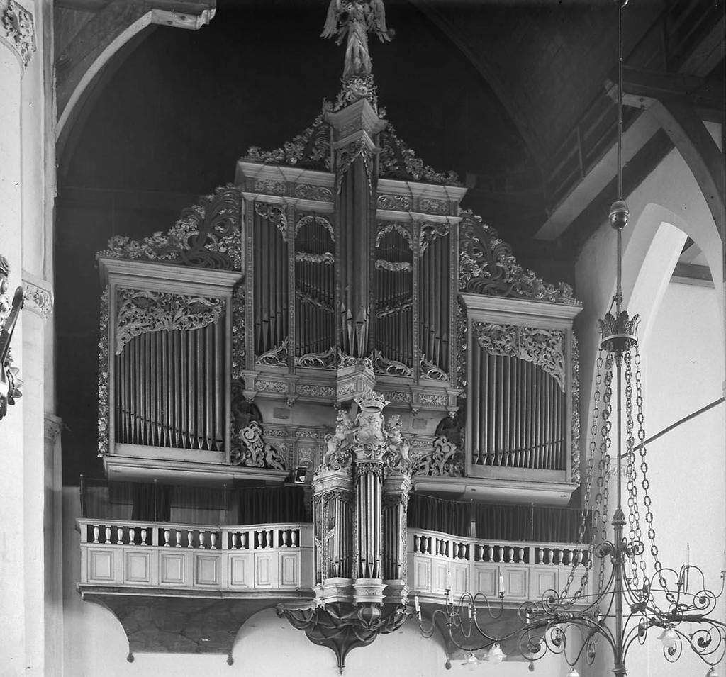 Het orgel heeft de 19 e eeuw vrij ongeschonden doorstaan. Naast het gebruikelijke onderhoud werden slechts geringe wijzigingen aangebracht.
