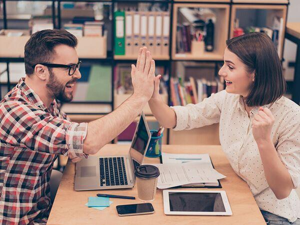 Workshop Man/vrouw energie Workshop Man/vrouw energie, maak gebruik van de diversiteit binnen jullie team Vrouwen zijn gevoelig, snel emotioneel. Mannen zijn zakelijk, hard en direct. Klopt dit?