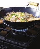 WARMHOUD-ZONE Of u voor een gezin kookt of een etentje voor vrienden bereidt, de warmhoud-zone is heel handig om uw gerechten warm