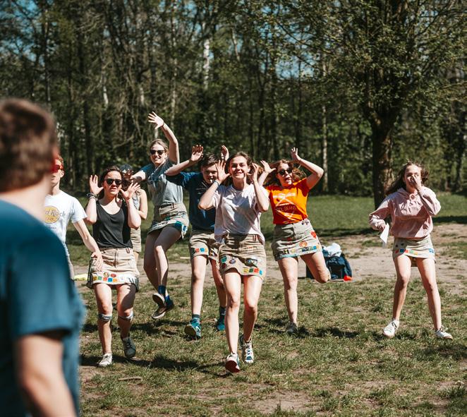 Vorming VORMING VOLGEN Om een nog betere gewester te worden Om andere Chiromensen te leren kennen VORMING BEGELEIDEN Om jezelf te versterken en bij te leren Om je netwerk uit te breiden: je leert