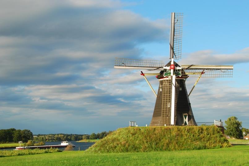 Geluidsproductie windmolen De Grauwe Beer, Beesel Nederland De windmolen in Beesel is gebouwd in 1891. Origineel stond deze op een andere plek in Nederland.