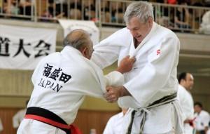 weg van de lege hand), jujutsu-do of judo (grijpen),