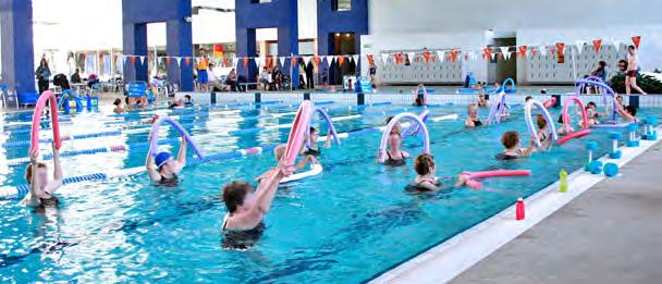 Aquagym AquaFit In het water wordt de algemene fitheid en de gezondheid van de deelnemers behouden en/of verbeterd.
