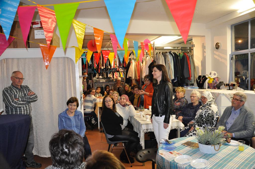 KLESTEO en duurzaamheid Kleding komt langs 2 lijnen binnen: De grootste stroom bestaat uit gedragen kleding, die door veelal particulieren bij ons wordt gebracht.