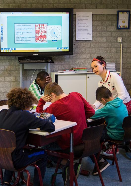 Herkenbaar? Onrust in de klas na instructies voor een taaloefening, grappenmakers die steeds door de les heen roepen, leerlingen die snel afgeleid zijn. Hoe ga je daarmee om?