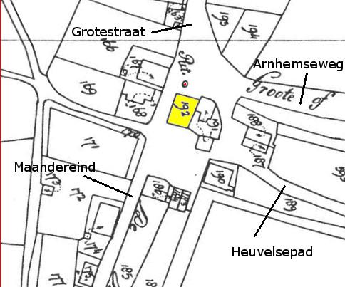 ander handschrift en, zoals vaker op deze kaart: niet correct. Tegenwoordig is dat de Grotestraat. Van Arnhemseweg en Nieuwe Stationsstraat was toen nog lang geen sprake, beide bestonden nog niet.