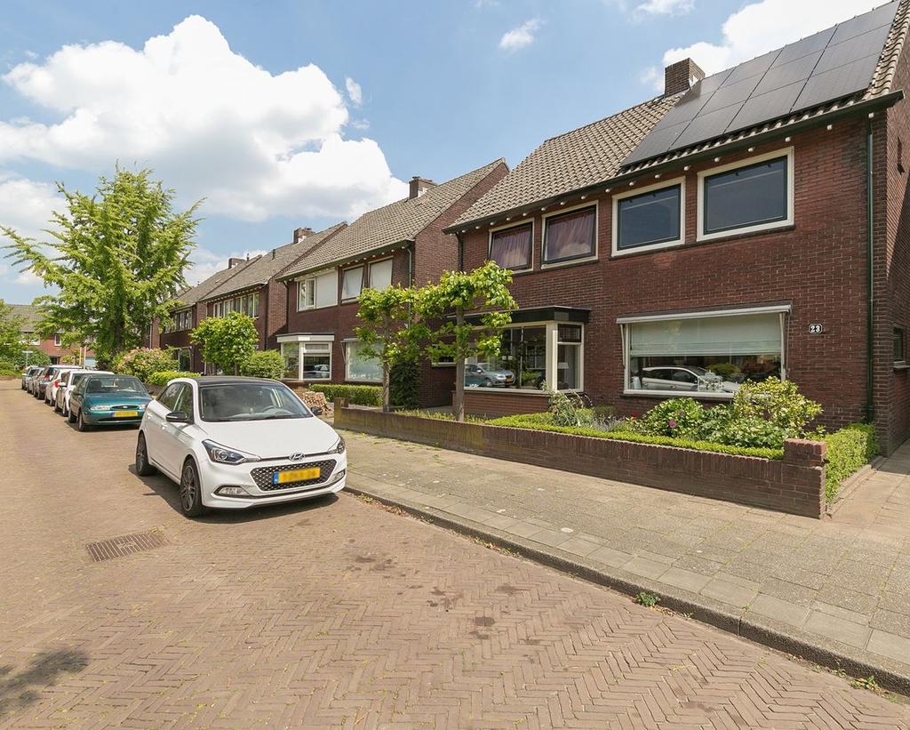 Soort eengezinswoning Bouwjaar 1939 Type 2-onder-1-kapwoning Tuin achtertuin, voortuin Kamers 6 Woonoppervlakte 109 m²