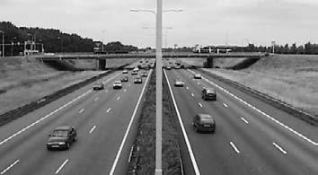 Asfalbeonwegen De snelwegen in Nederland zijn voornamelijk asfalbeonwegen. De mees voorkomende zijn de diche asfalbeonwegen (DAB-wegen) en de zeer open asfalbeonwegen (ZOAB-wegen).