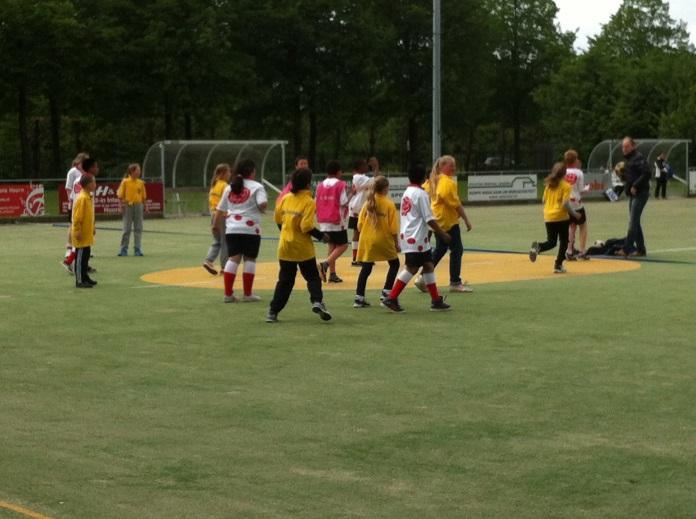 Er werd op een sportieve manier gespeeld en alle kinderen straalde van plezier.