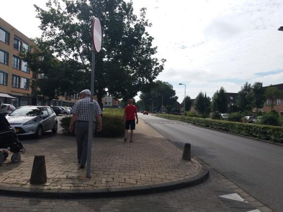 De ventweg voor Wijkcentrum Heksenwiel op nr.