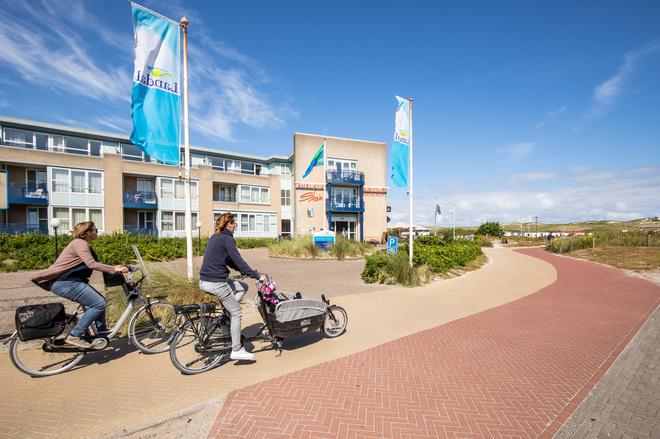 beglazing en elektrische verwarming. Er is een gezonde Vereniging van Eigenaren.