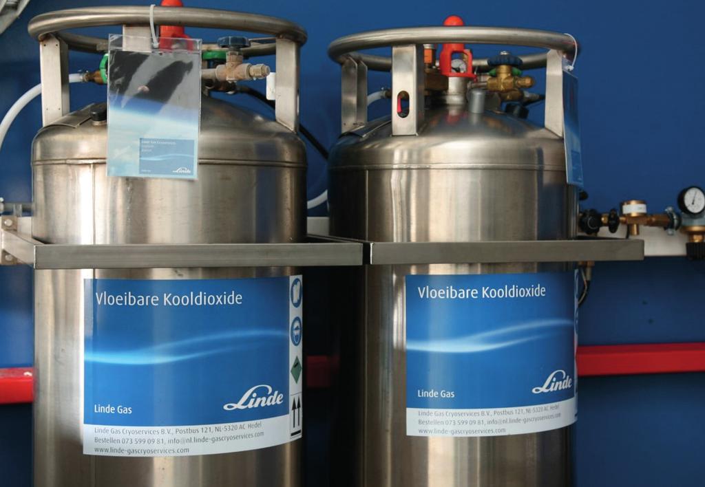 2 CarboCool. CO 2 in minibulk. CarboCool. Onze leverservice voor kooldioxide. Kooldioxide voor de voeding- en drankenindustrie CO 2 wordt in de volksmond ook vaak koolzuur genoemd.