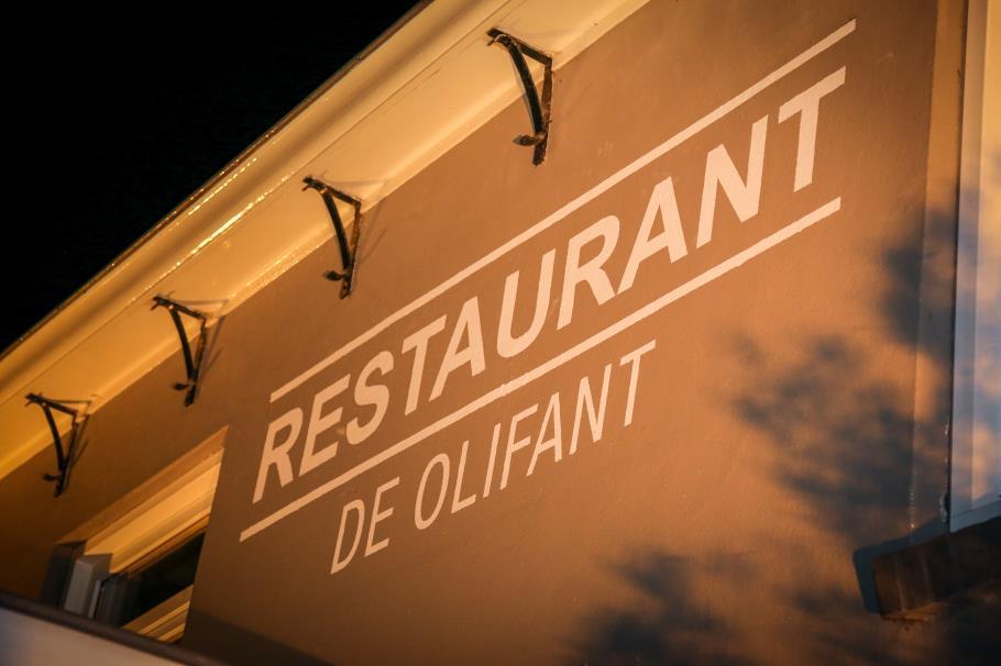 Inleiding Hierbij nemen wij de vrijheid om u enige informatie te geven betreffende de mogelijkheden tot het houden van uitvaarten en condoleances in Restaurant de Olifant te Breukelen.