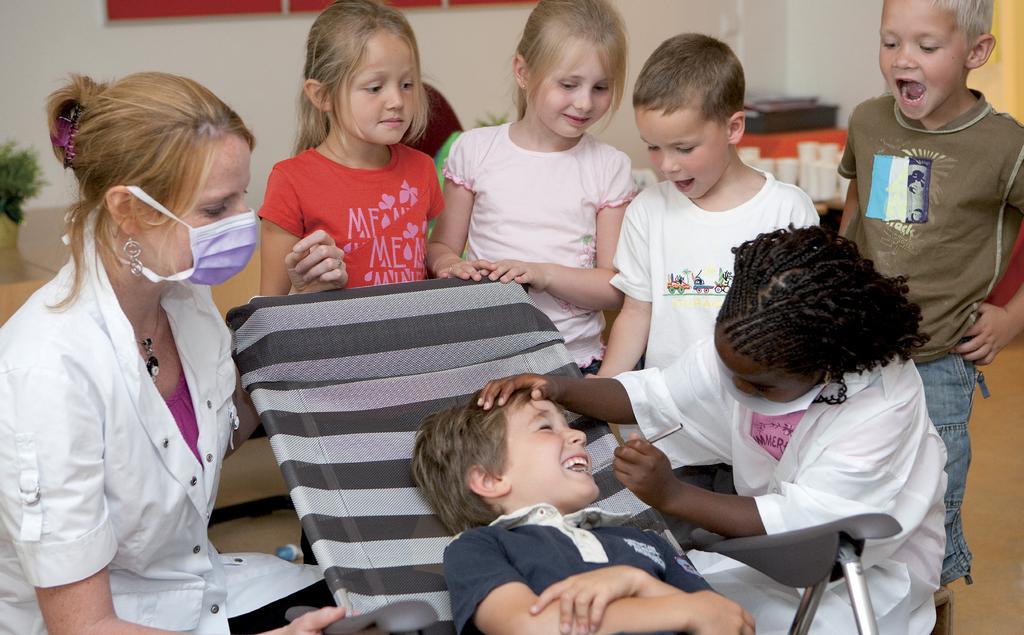 xx xx Op bezoek bij groep 1 en 2 Doelgroep Kleuters zijn 4 tot 6 jaar oud. Hoewel de kinderen nog klein zijn, hebben ze een iets langere spanningsboog dan peuters en snappen ze al meer.