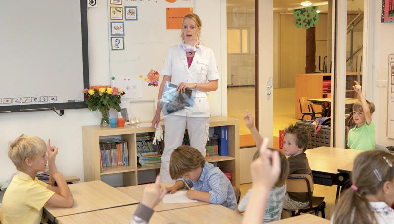 Erg taalvaardig zijn ze echter nog niet. Stel vragenderwijs onderwerpen aan de orde. Houd er rekening mee dat u heel bijzondere antwoorden kunt krijgen van de kinderen.