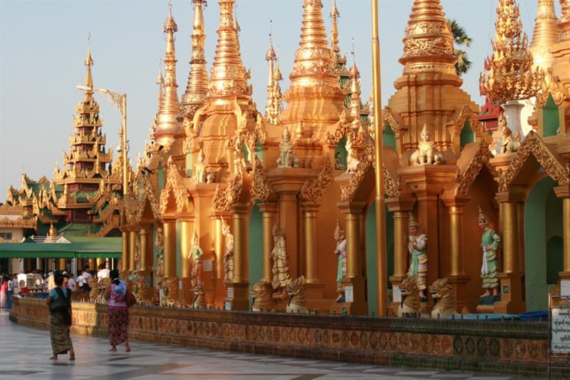 Je hebt, afhankelijk van je definitieve vluchttijd, nog de tijd om Yangon te verkennen. Een echte aanrader is de wereldberoemde Shwedagon pagode.