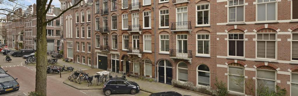 Just where the boroughs Centre, Old South and Old West intersect, in a quiet and stately residential district of the city (Helmersbuurt) and within walking distance of museums, Leidseplein,