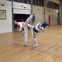 taekwondo sport/bewegen Taekwondo is een Koreaanse zelfverdedigingsport voor zowel jongens als meisjes. Tijdens de trainingen wordt er gewerkt aan snelheid, techniek, conditie en lenigheid.