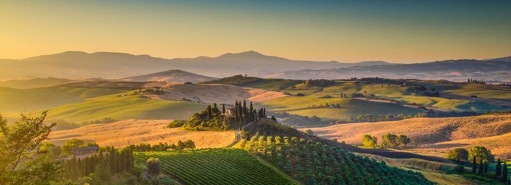 ITALIAANSE WIJNGESCHENKEN Italië staat bekend om de betoverende keuken en de vaak heerlijke bijpassende wijnen.