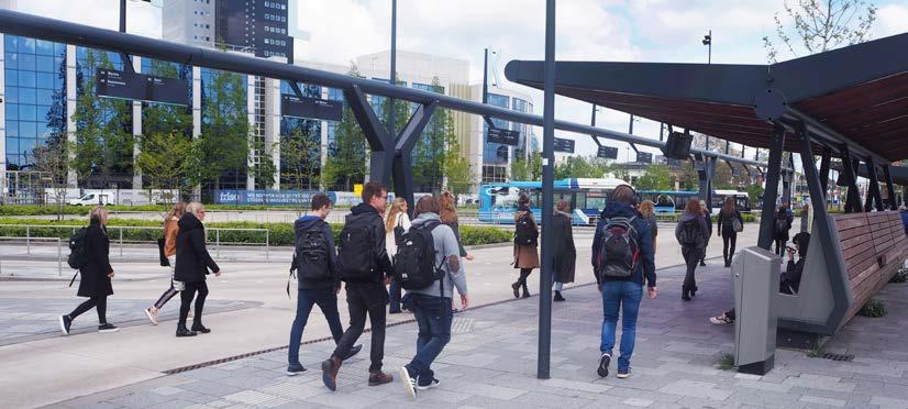 Onbekend/overig DE BUSSEN EN TREINEN <1% val bus 1% 11% 43% 29% Materieel