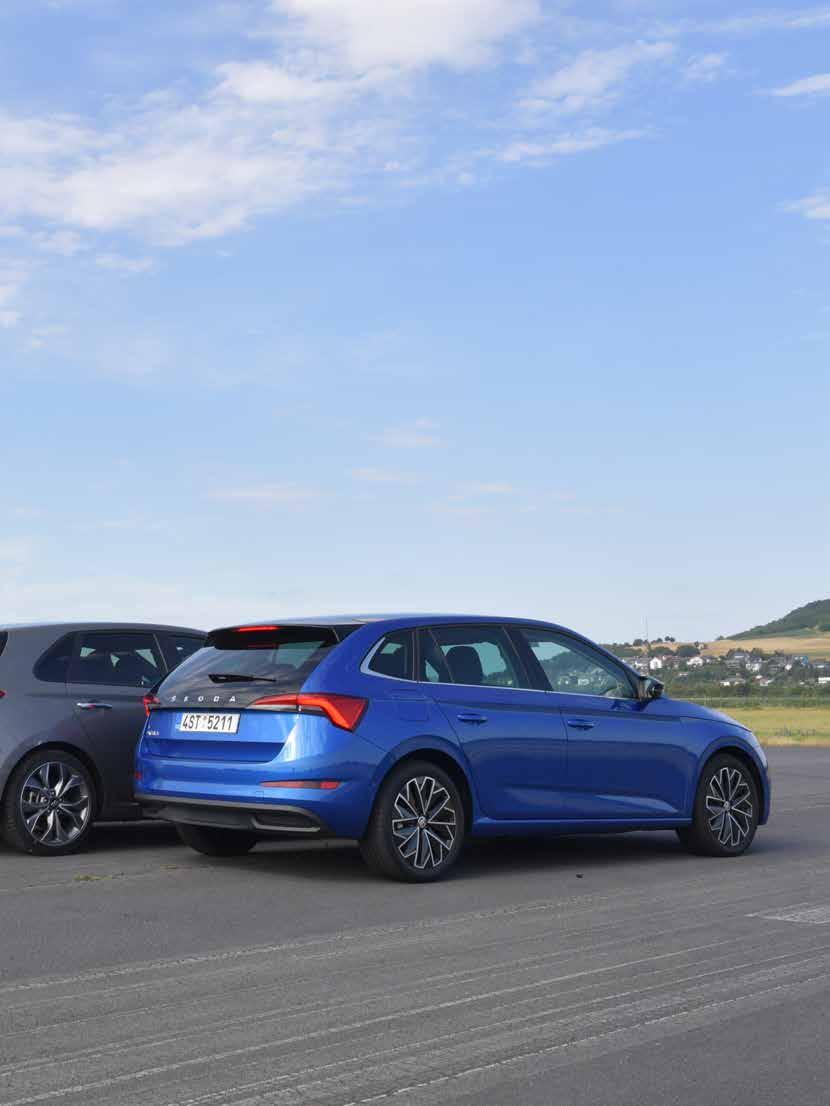 Hoewel de Hyundai 10 pk minder tot zijn beschikking heeft dan de Skoda, is hij op het testcircuit bijna even snel. Op de slalom is de Koreaan zelfs de allersnelste van het stel.