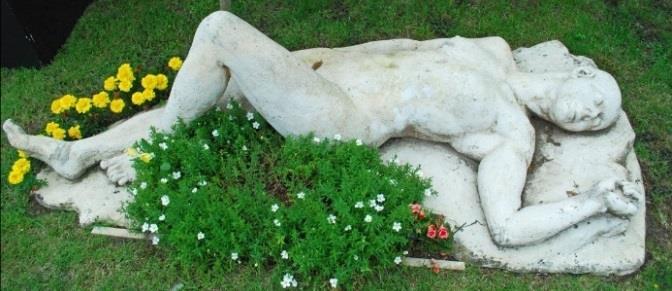 beelden in de tuin, die opnieuw vergezeld worden van literaire meesterwerkjes geschreven door