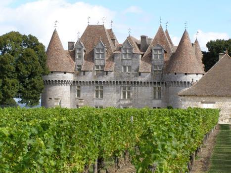 5 Bordeaux Bordeaux beslaat zowat de gehele provincie Aquitaine aan de Atlantische kust en staat van oudsher bekend als leverancier van kwaliteitswijnen.