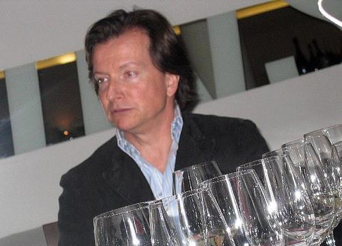 Vin de Pays FRANCOIS LURTON François Lurton, een telg uit de beroemde wijnbouwersfamilie uit Bordeaux, heeft zijn horizonten al vele jaren geleden verbreed.